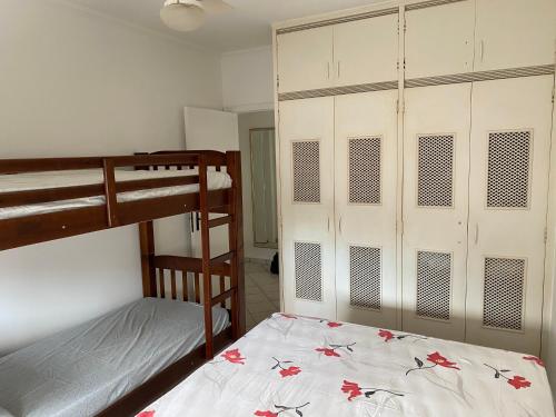 Postel nebo postele na pokoji v ubytování Cobertura Guarujá Apto com Jacuzzi e Churrasqueira