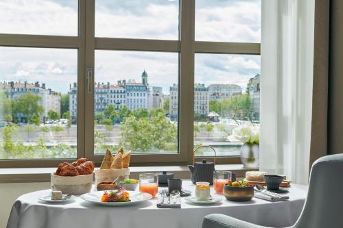 Opțiuni de mic dejun disponibile oaspeților de la InterContinental Lyon - Hotel Dieu, an IHG Hotel