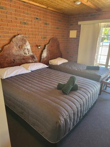 Foundry Palms Motelにあるベッド