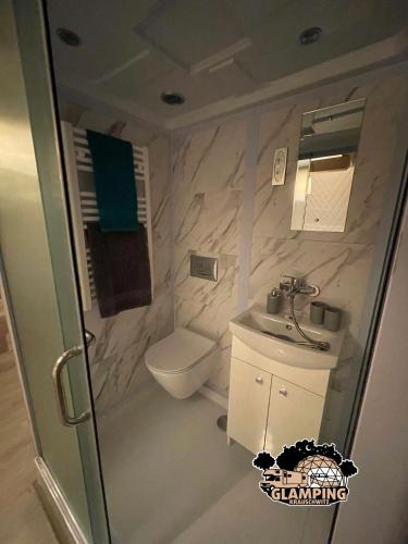 Glamping Krauschwitzにあるバスルーム