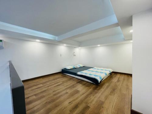 Ένα ή περισσότερα κρεβάτια σε δωμάτιο στο Smiley Apartment Quận 2
