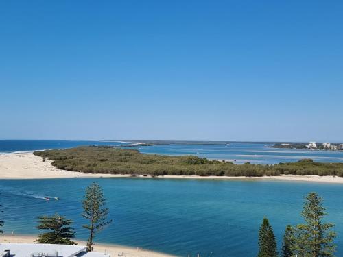 an island in the middle of a body of water at The Waterford Prestige Apartments in Caloundra