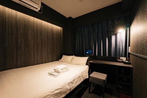 mizuka Business Canal City Hakatamae tesisinde bir odada yatak veya yataklar