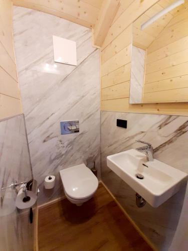 Un baño de Alpenchalets Nassfeld