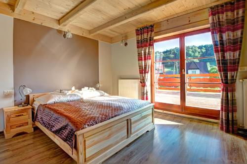 Ένα ή περισσότερα κρεβάτια σε δωμάτιο στο Noclegi Styrnol & SPA