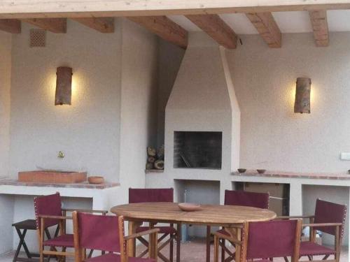 a dining room with a wooden table and chairs at La Alberca Casa con jardín y piscina in Tenzuela