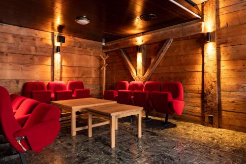 Gallery image of Peanut Mountain Lodge & Le Communal in Val dʼIlliez