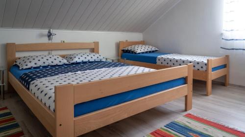Кровать или кровати в номере Apartment Kremžar Lokve