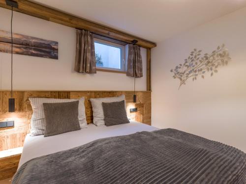 A bed or beds in a room at Appartement Holznest