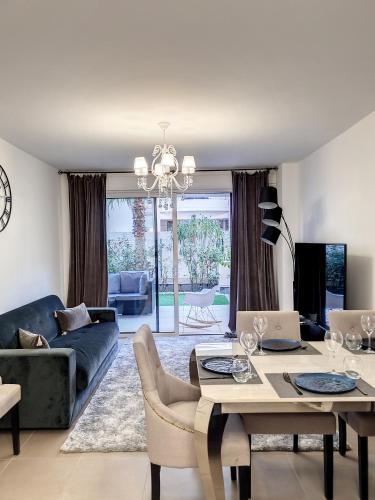 Apartment Palm Beach with a nice swimming pool