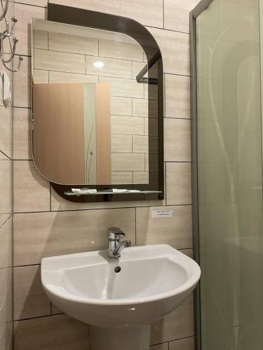 a bathroom with a sink and a mirror at Lemon in Drohobytsch