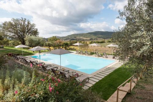 Bazén v ubytovaní Agriresort La Colombaia alebo v jeho blízkosti