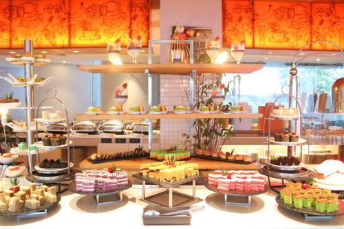 Comida en o cerca de este hotel