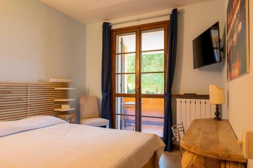 A bed or beds in a room at La Casa Sul Porto - Italian Homing