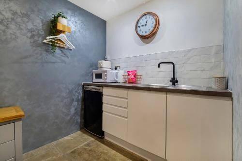 Dapur atau dapur kecil di Converted Luxury Stables
