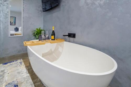 Et badeværelse på Converted Luxury Stables