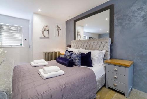 Katil atau katil-katil dalam bilik di Converted Luxury Stables