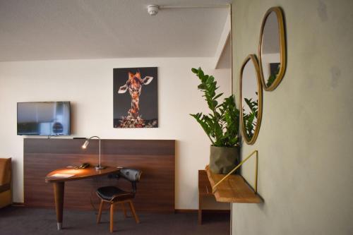 Una televisión o centro de entretenimiento en Fletcher Hotel-Restaurant De Reiskoffer
