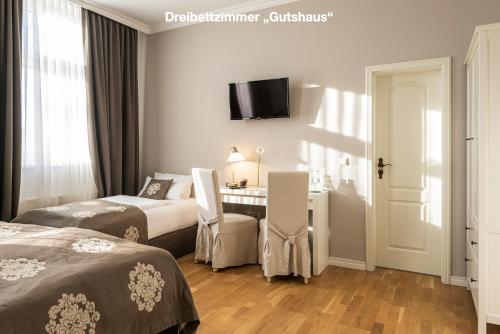 Ein Bett oder Betten in einem Zimmer der Unterkunft Gutshof Havelland