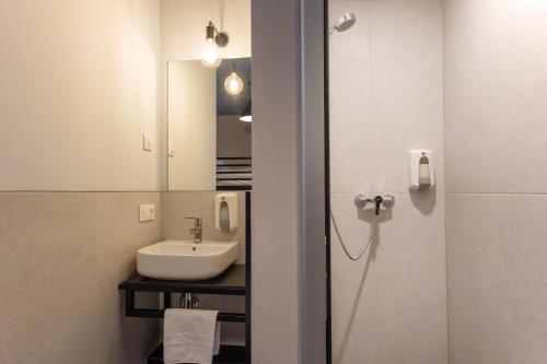  Font Andorra Hostel -  Room  picture :   Shower    Air conditioning    Shared bathroom                           