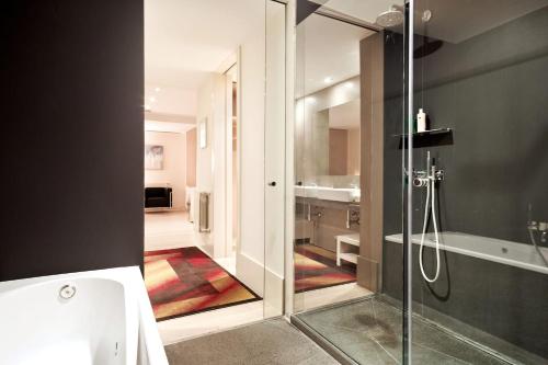 Koupelna v ubytování You Stylish City Center Apartments