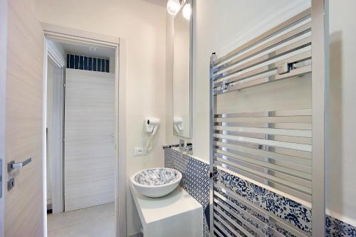Bilik mandi di Victoria Apartments Bleu