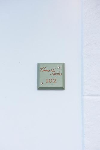 Certifikát, hodnocení, plakát nebo jiný dokument vystavený v ubytování Theasis Suites