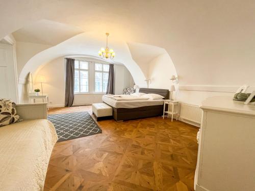 Postel nebo postele na pokoji v ubytování U Obecního dvora - Old Town Apartment