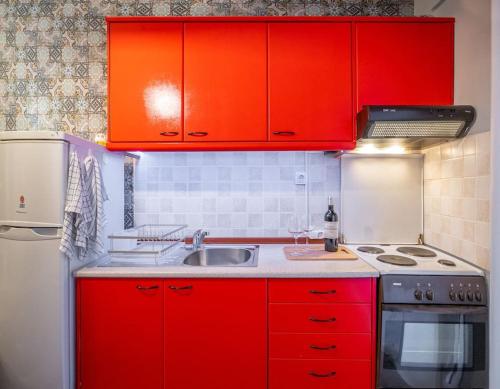 Dapur atau dapur kecil di Kozani Hideaway for 2!