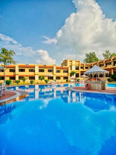 a large swimming pool in front of a building at Clarks Khajuraho in Khajurāho