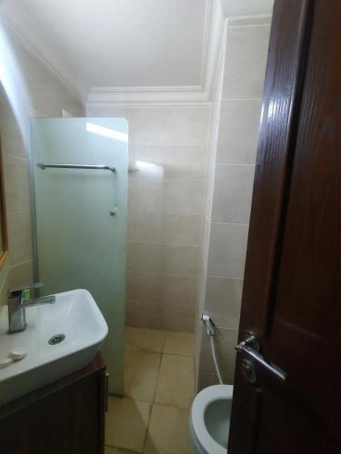 Bilik mandi di Amman Orchid Hotel