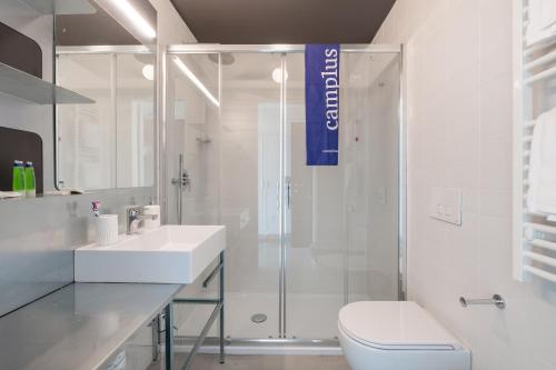 Un baño de Camplus San Pietro - Casa per ferie