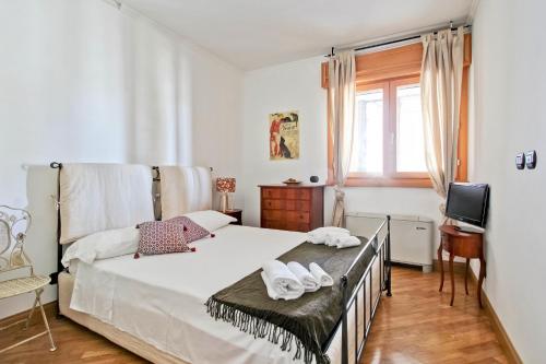 Cozy terrace apt close to Eataly and metro Piramide