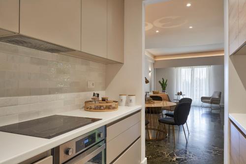 Chic n Bright 3Bd Apt with Hilton View