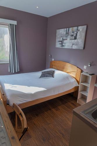 Postel nebo postele na pokoji v ubytování Hotel Piano 2 - Mont-St-Guibert - Louvain-la-Neuve