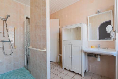 a bathroom with a sink and a shower at Charmante maison pour 10 personnes in Le Bois-Plage-en-Ré