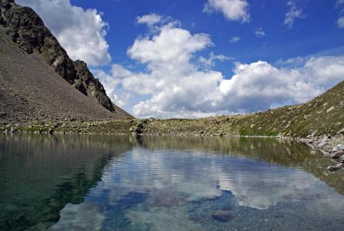 a body of water in the middle of a mountain at Pension Tirol in Nauders