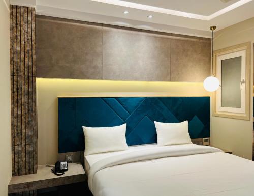 מיטה או מיטות בחדר ב-The Prime Delhi