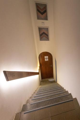 an empty staircase with a wooden door in a building at Taverna do Paraiso in Janga