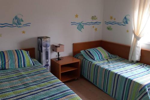 Postel nebo postele na pokoji v ubytování Acolhedora casa de praia em condomínio fechado à beira mar