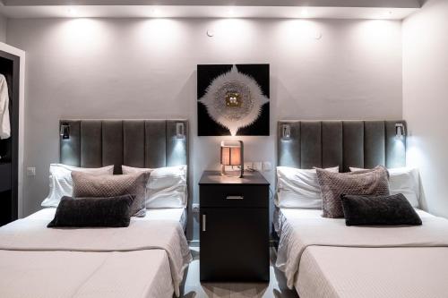 Кровать или кровати в номере Lingos Hotel
