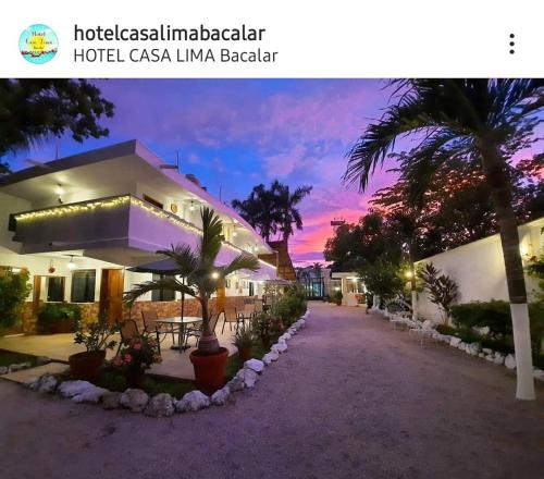 a hotel casa liana barbados at night at Hotel Casa Lima Bacalar in Bacalar