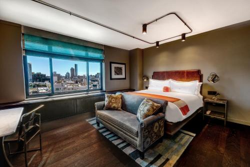En eller flere senge i et værelse på Soho Grand Hotel