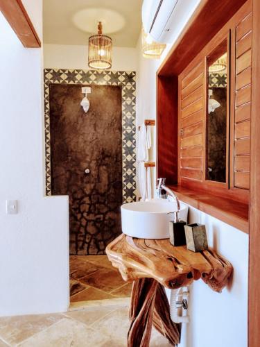 a bathroom with a sink on a wooden table at Villa Pinolo by Kabana in Prea