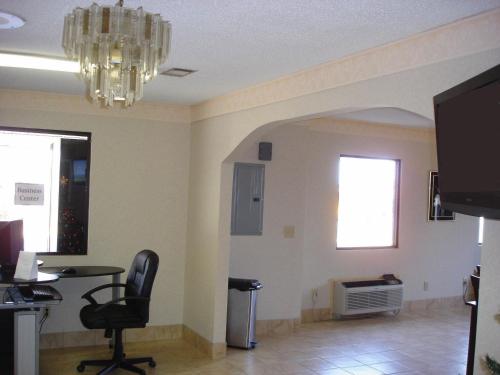 Μια τηλεόραση ή/και κέντρο ψυχαγωγίας στο Americas Best Value Inn & Suites Macon