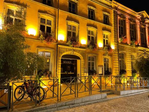 a building with a bike parked in front of it at Épinal : superbe appartement en plein centre ville in Épinal