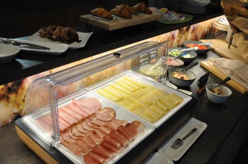 a buffet with a tray of meats and cheese at Himmelsbögen und Apartments mit Seeblick und Alleinlage in Weissensee