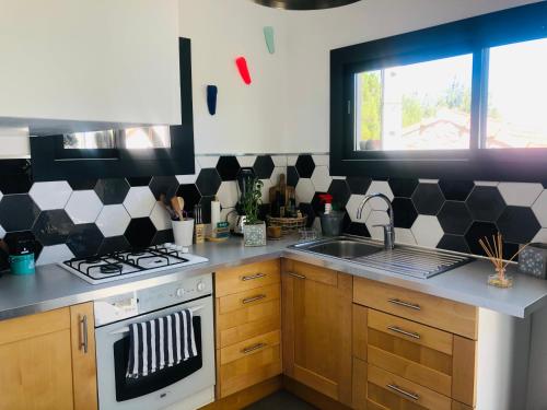 Dapur atau dapur kecil di Villa La calanquaise