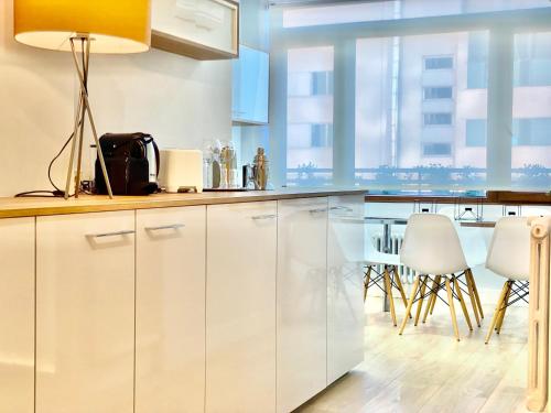 A kitchen or kitchenette at Charming La Casa de La Castellana