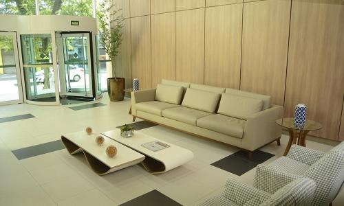 A seating area at Apart 707&709 no MontBlac Suites - Duque de Caxias